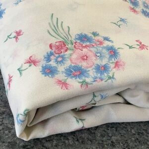 🌸 Dan River ‘Criterion’ full size top flat sheet. Vintage.